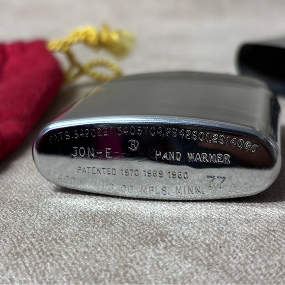 Vintage Jon-E Aladdin #77
Mfg. Co. Hand Warmer - Picture 4 of 4